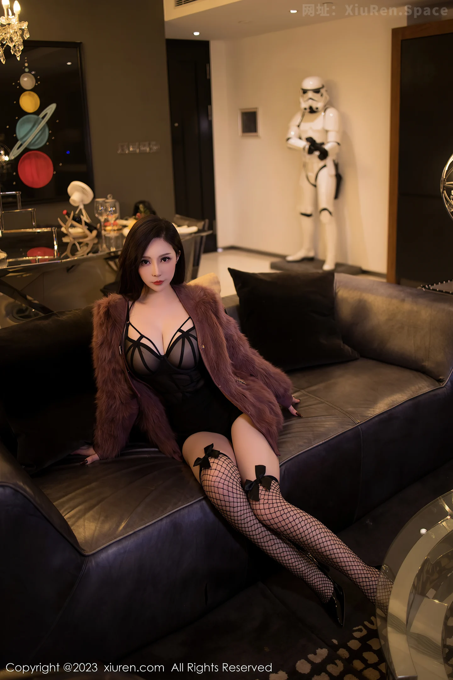 图片[2]-[XiuRen秀人网]2023.06.14 VOL.6908 大琪琪Emily 黑色连体内衣加黑色情趣渔网袜性感私房写真集-秀人网官方网站